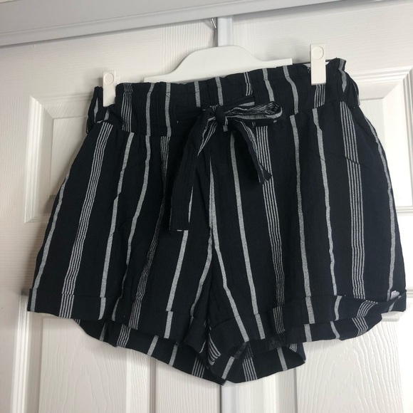 Urban Rebel Shorts Black White Stripe Cotton M - Picture 1 of 3